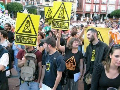 Manifestantes contra la Fractura Hidráulica. IAC