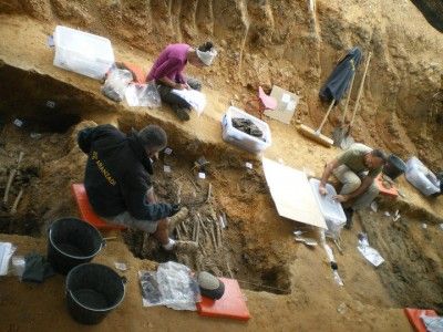 La Sociedad de Ciencias Aranzadi realiza otras las excavaciones. BC
