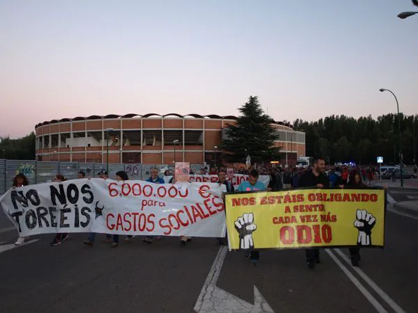 Más de un millar de personas rechazan el proyecto de la Plaza de Toros