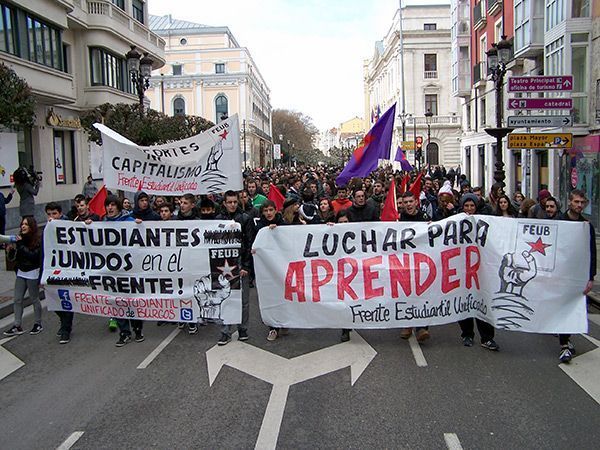 Los estudiantes salen a la calle contra el ‘decreto 3+2′