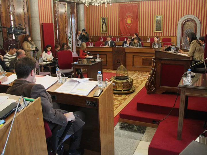 El PP se enroca en defender a Gómez y pide al PSOE que “deje de amenazar”