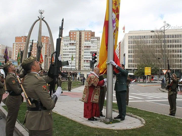 Burgos celebra el Homenaje a la Bandera ante doscientas personas