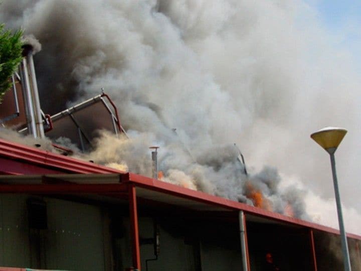 Un incendio calcina la fábrica de morcillas ‘Doña Arrocita’ en Aranda