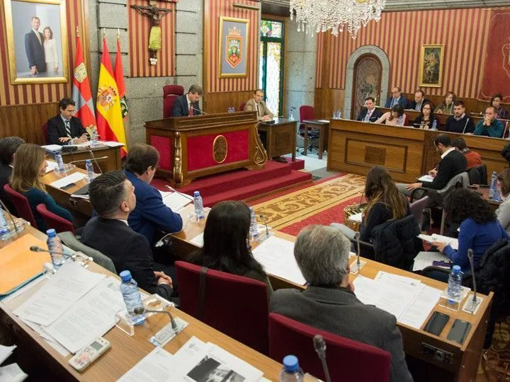 El Pleno aprueba reestructurar la deuda del Desvío con la abstención del PSOE